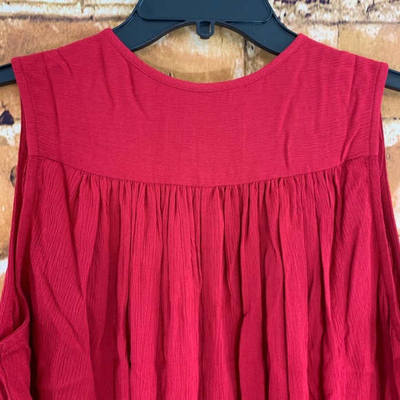 Karen Kane Sleeveless Button Front Pleated Top - Picture 8 of 8